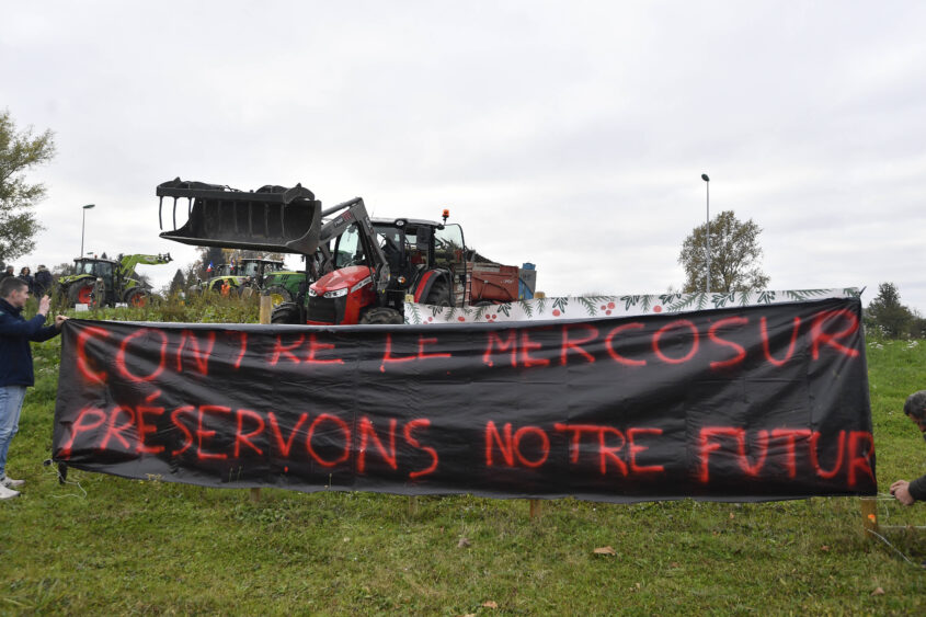 Minorité de blocage, clauses miroirs : quelles sont les marges de négociation de la France sur l’accord UE-Mercosur, qui suscite la colère des agriculteurs ?