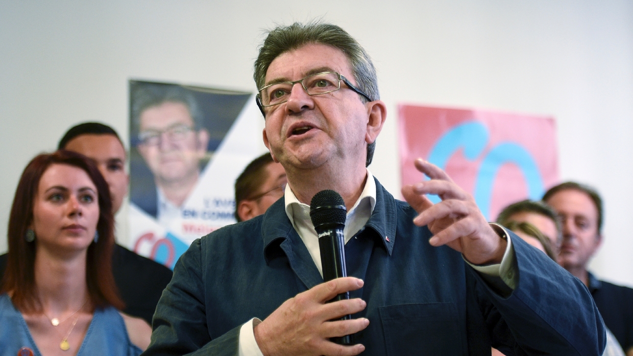 Mélenchon "content" de voir le "donneur de leçons" Ferrand ...