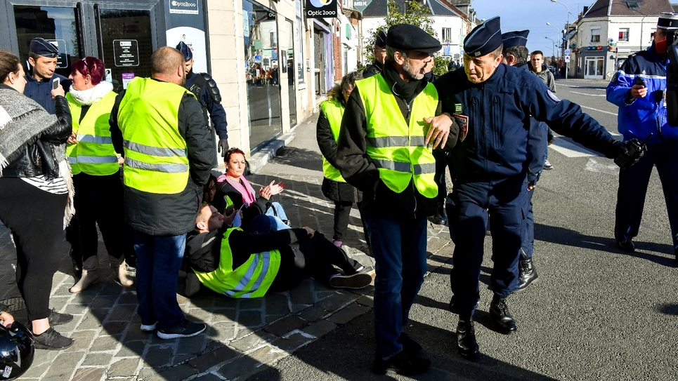 Dépassés Par Le Mouvement Du 17 Novembre Les Politiques