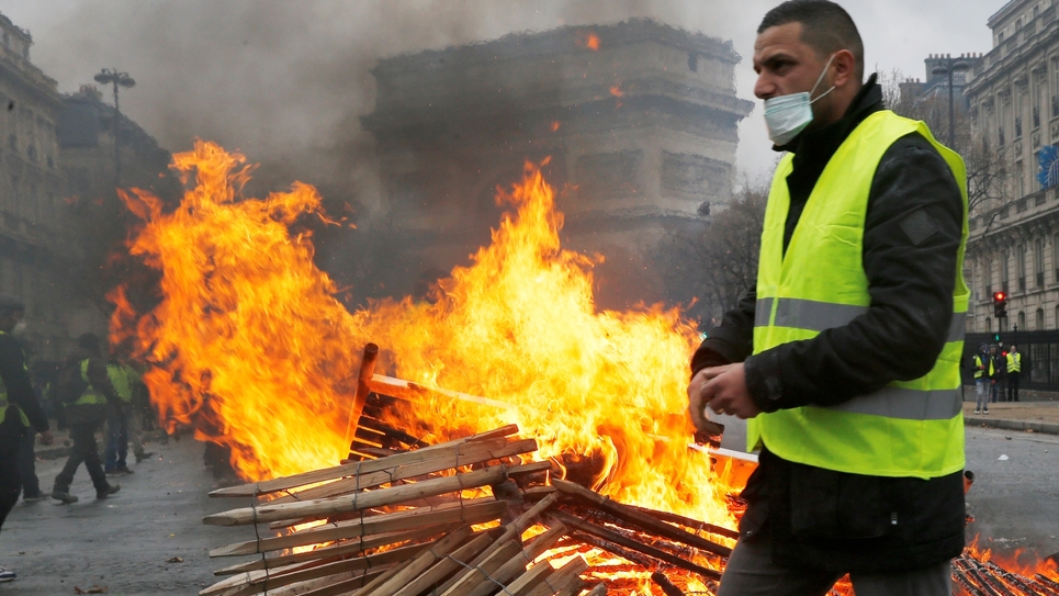 Violences à Paris La Majorité Choquée Lopposition Accuse