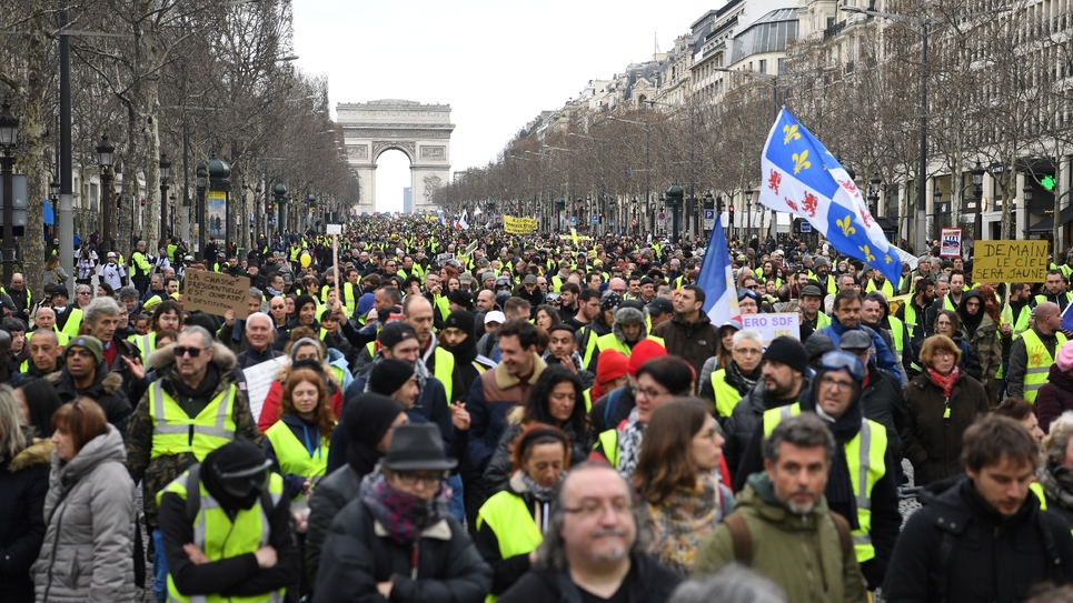 Les Gilets Jaunes Lancent Samedi Un Ultimatum à Emmanuel