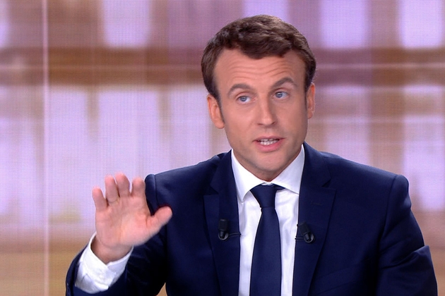 Capture vidéo du candidat à la présidentielle Emmanuel Macron lors du débat télévisé contre Marine Le Pen, le 3 mai 2017 à La Plaine-Saint-Denis, au nord de Paris