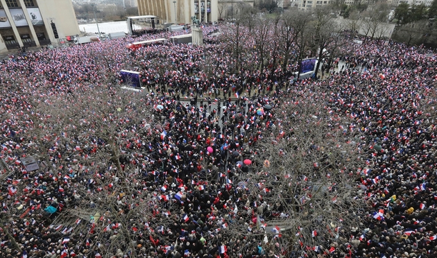 Des partisans de François Fillon rassemblés au Trocadéro, à Paris, le 5 mars 2017 