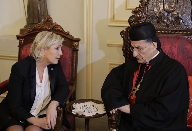 Marine Le Pen (g) rencontre le patriarche maronite Bechara Raï, le 21 février 2017 à Bkerké, au nord de Beyrouth