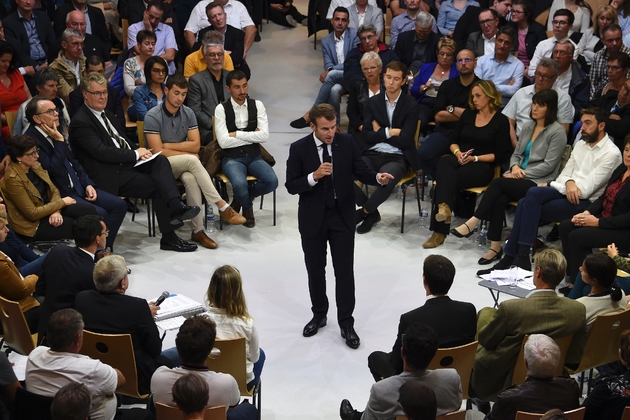 Emmanuel Macron lors d'un débat sur les retraites à Rodez le 3 octobre 2019