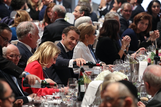 Emmanuel Macron à coté de sa femme Brigitte Macron lors du diner du Crif à Paris le 7 mars  2018