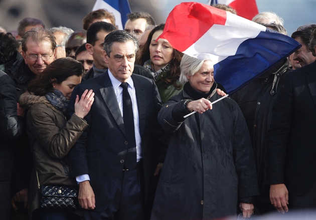 François Fillon et sa femme Pénélope (d) lors d'un rassemblement au Trocadéro, à Paris, le 5 mars 2017 