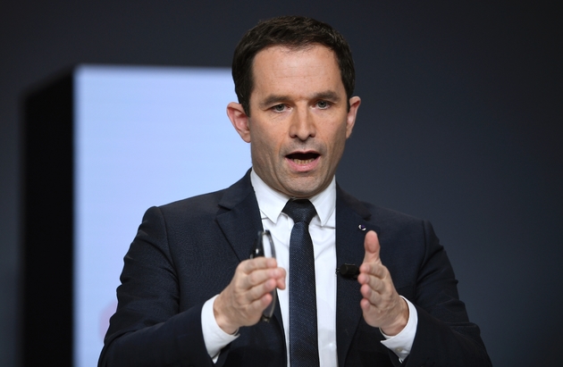 Le candidat du PS pour la présidentielle Benoît Hamon au Palais Brongniart à Paris le 21 février 2017