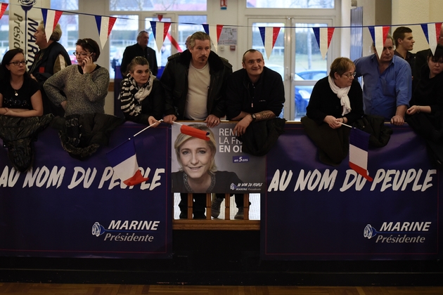 Des supporters de Marine Le Pen, candidate du Front national à la présidentielle, assistent à son meeting, le 17 février 2017 à Clairvaux-les-Lacs