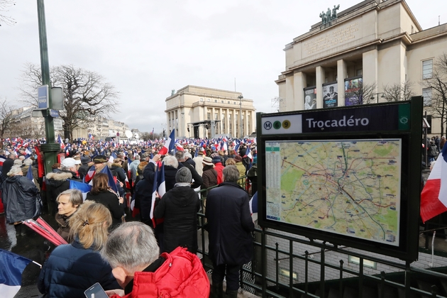 Des manifestants pro-Fillon se réunissent place du Trocadéro à Paris, le 5 mars 2017