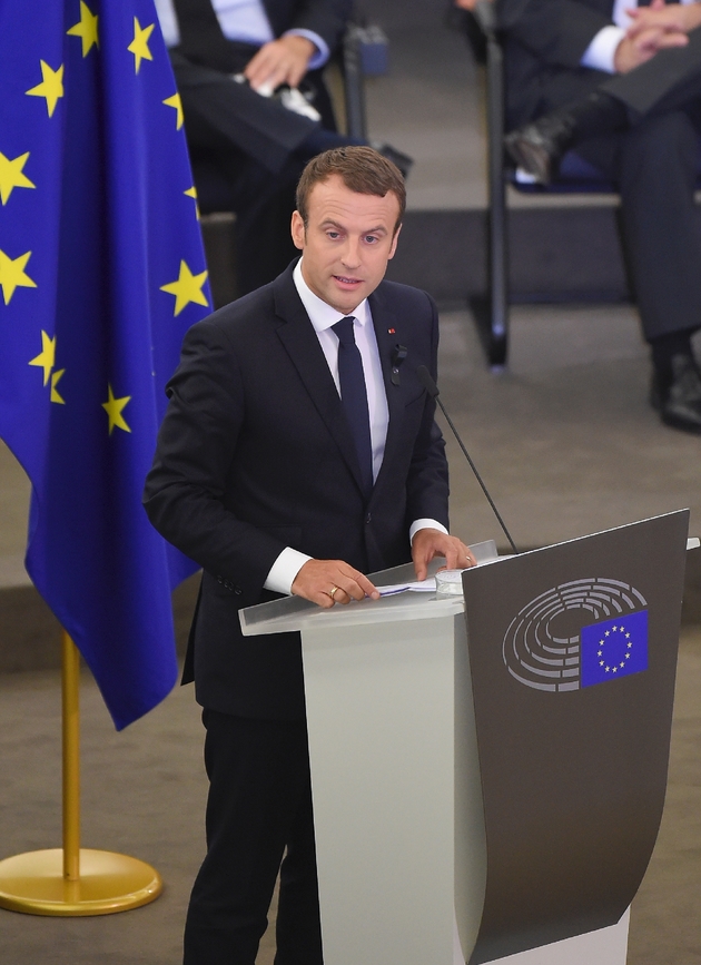 Le président français Emmanuel Macron prononce un discours au Parlement européen le 1er juillet 2017 à Strasbourg à l'occasion d'un hommage rendu à l'ancien chancelier allemand Helmut Kohl 