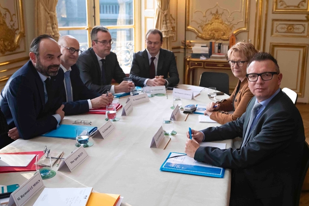 Réunion de travail de membres du gouvernement avec Edouard Philippe le Premier ministre (g), à l'hôtel Matignon, sur la réforme des retraites