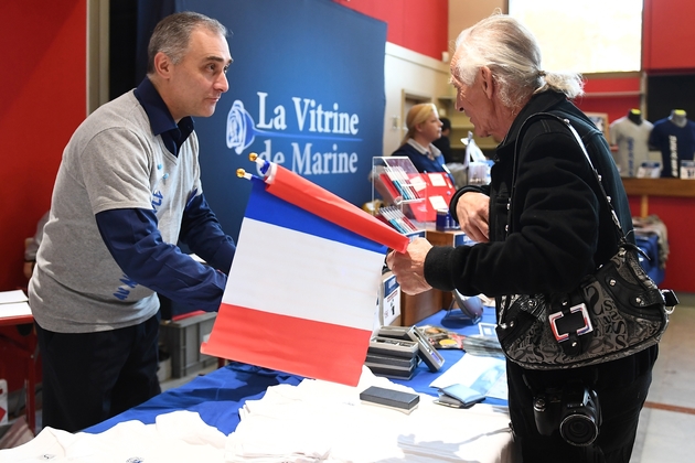 Des stands lors d'un meeting de la présidente du Front national et candidate à l'élection présidentielle Marine Le Pen à Saint-Raphaël le 15 mars 2017