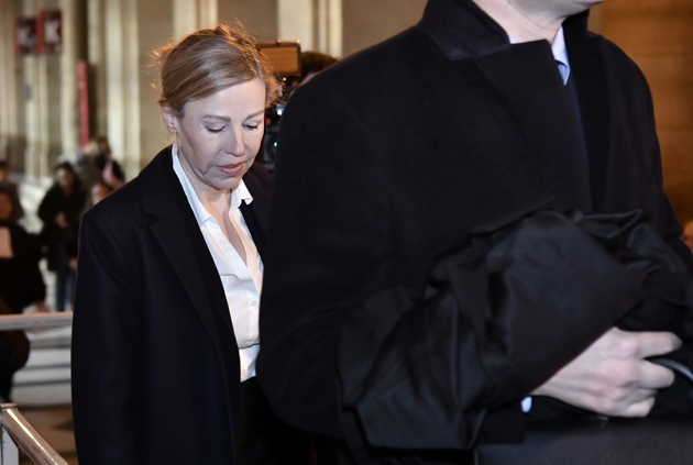 Patricia Ménard, l'ex-épouse de l'ancien ministre du Budget Jérôme Cahuzac, arrive au tribunal correctionnel de Paris le 8 décembre 2016