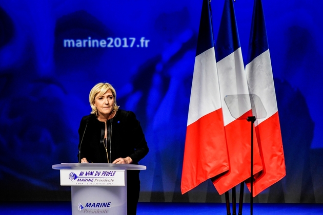 Marine Le Pen fait un discours lors d'une réinion de lancement de sa campagne présidentielle à Lyon le 5 février 2017