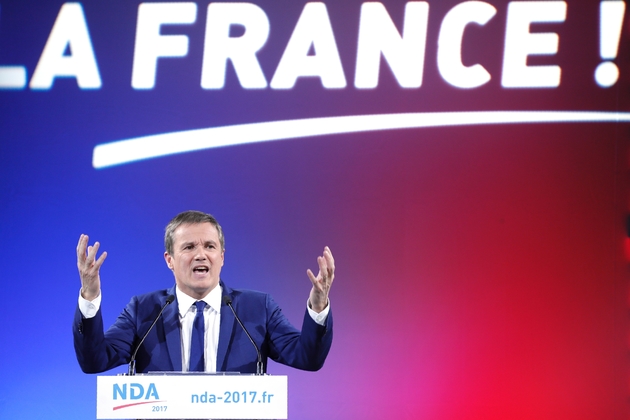 Nicolas Dupont-Aignan, candidat de Debout la France à la présidentielle, lors de son meeting au Cirque d'Hiver à Paris, le 19 avril 2017