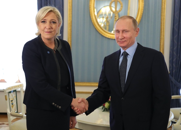 Le président russe, Vladimir Poutine, et la candidate à l'élection présidentielle française pour le Front national (FN), Marine Le Pen, au Kremlin à Moscou le 24 mars 2017
