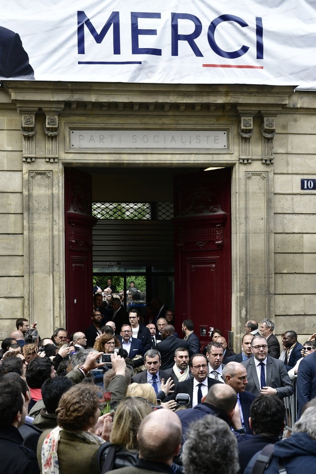 François Hollande quitte le siège du PS, le 14 mai 2017 à Paris