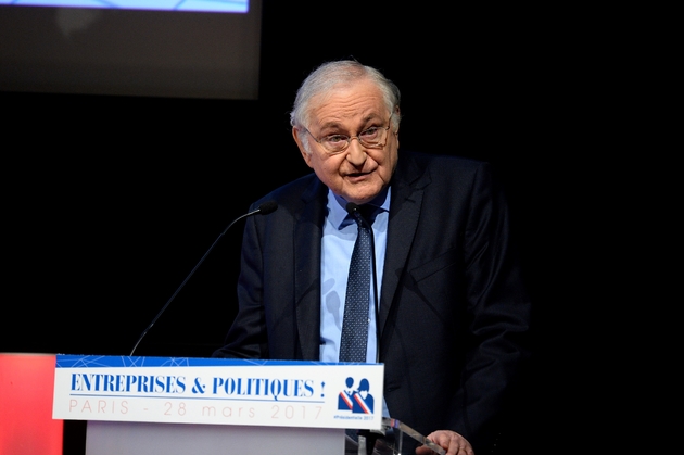 Jacques Cheminade, le candidat du parti Solidarité et Progrès à l'élection présidentielle, devant une centaine d'entrepreneurs réunis par le Medef à Paris, le 28 mars 2017