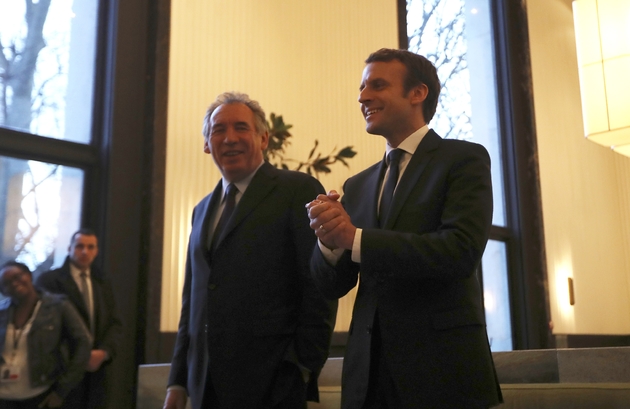 François Bayrou (g) et Emmanuel Macron, le 23 février 2017 à Paris