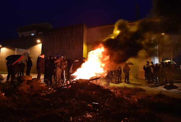 Des gardiens de prison manifestent devant le pénitencier de Nancy-Maxéville, en Meurthe-et-Moselle, le 25 janvier 2018