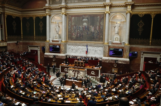 Les députés, réunis dans hémicycle de l'Assemblée nationale, le 19 décembre 2017