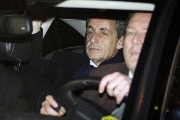 L'ancien chef de l'État Nicolas Sarkozy à sa sortie du Pôle Financier où il avait été entendu le 16 février 2016 dans le cadre de l'enquête sur le financement illégal de sa campagne électorale