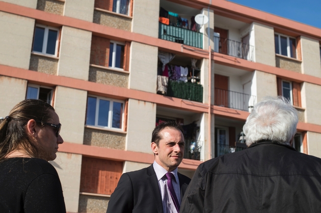 Le maire du Pontet Joris Hébrard visite le quartier du Camp Rambaud, le 9 mars 2017
