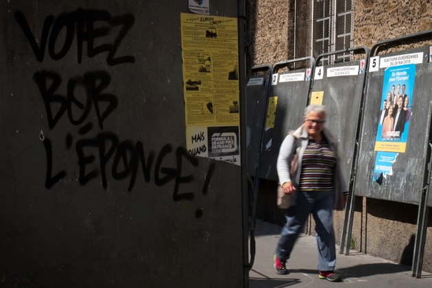 Devant des panneaux d'affichage pour les élections européennes de 2019, le 16 mai 2019 à Paris