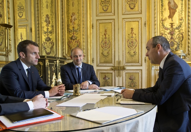 Le président Emmanuel Macron rencontre le secrétaire général de la CFDT Laurent Berger avant une réunion sur la réforme du droit du travail à l'Elysée le 23 mai 2017