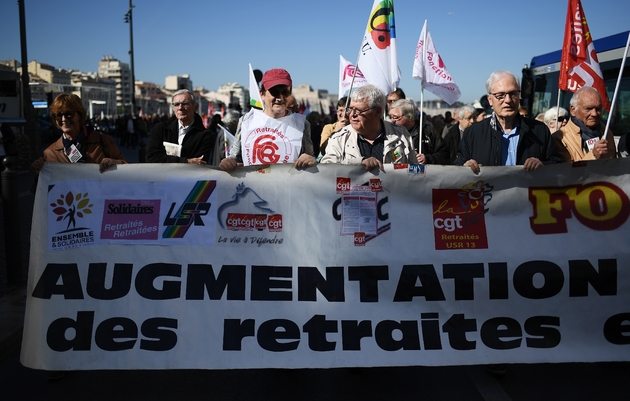 Manifestation de retraités à Marseille pour défendre leur pouvoir d'achat et interpeller les candidats à la présidentielle, le 30 mars 2017 