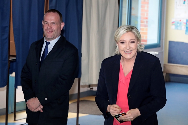 Marine Le Pen et Steeve Briois, maire d'Hénin-Beaumont et secrétaire général par intérim du FN, lors du second tour de la présidentielle, le 7 mai 2017