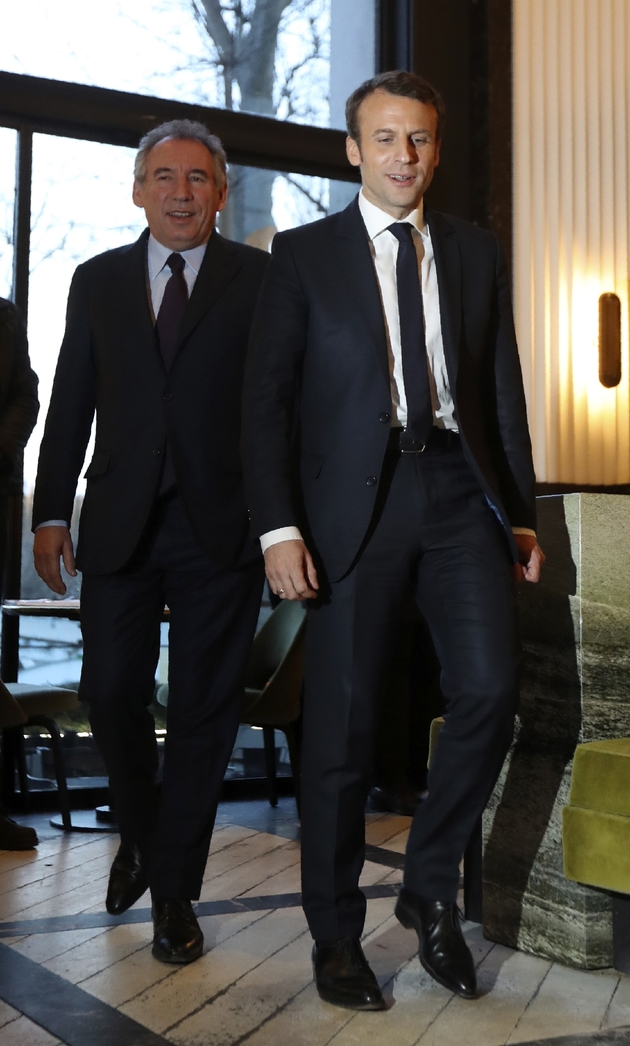 François Bayrou (g) et Emmanuel Macron, le 23 février 2017 à Paris