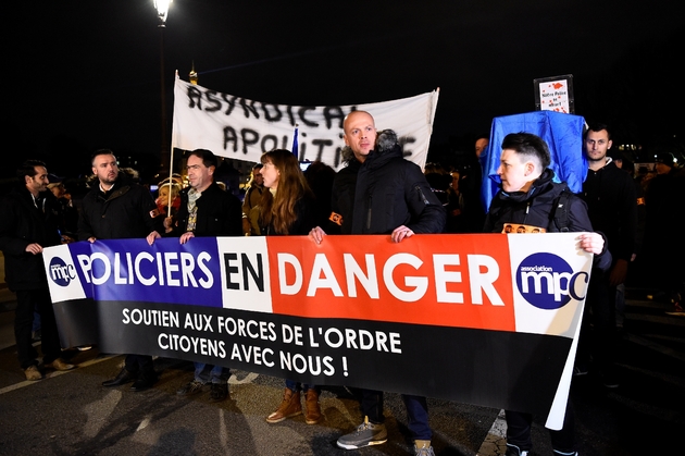 Manifestation de policiers protestant contre les attaques contre les forces de l'ordre et demandant plus de moyens à Paris le 13 décembre 2016