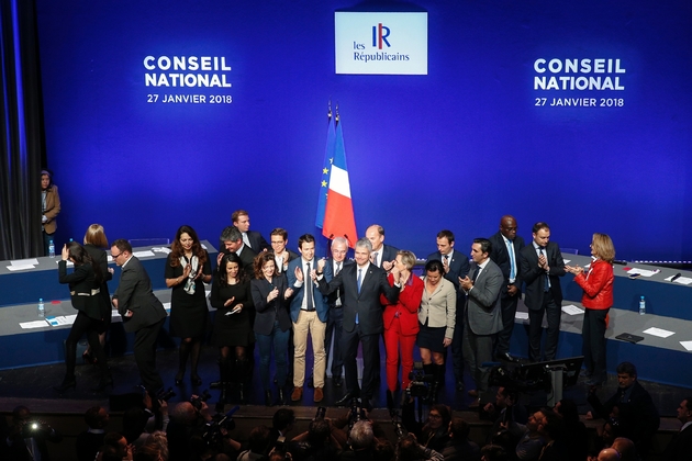 Laurent Wauquiez, leader des Républicains, est applaudi par les membres du parti et les militants à l'issue du Conseil national du Parti, le 27 janvier 2018 à Paris