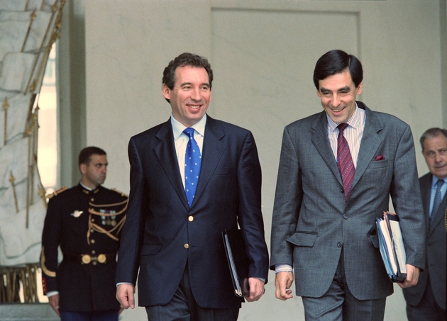 François Bayrou, ministre de l'Education Nationale et François Fillon, ministre de l'Enseignement Supérieur et de la Recherche du gouvernement Edouard Balladur, à l'issue du conseil des ministres le 22 juin 1994 à Paris