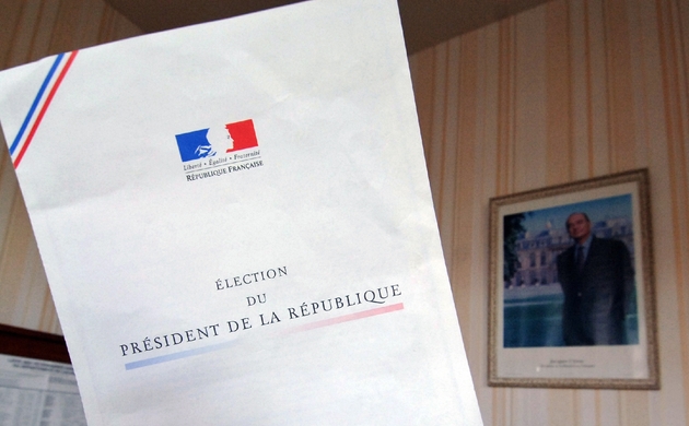 Un formulaire de parrainage à l'élection présidentielle, présenté le 08 mars 2007 à la mairie de Noron-la-Poterie