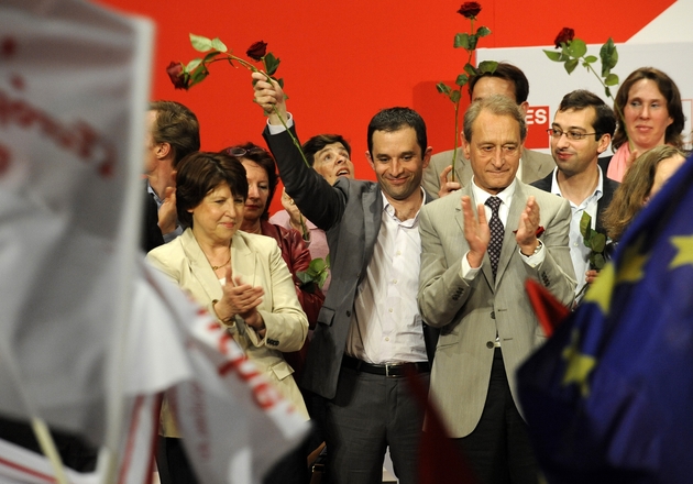 Martine Aubry, alors première secrétaire du PS, Benoît Hamon, alors porte-parole du parti, et Bertrand Delanoë, alors maire de Paris, ensemble au Cirque d'Hiver à Paris, le 13 mai 2009