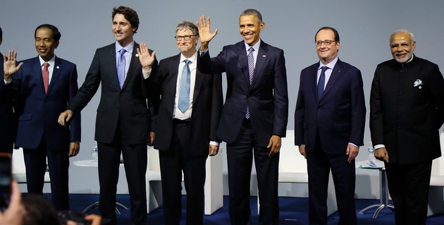 Le président indonésien Joko Widodo, le Premier ministre canadien Justin Trudeau, le PDG de Microsoft Bill Gates, l'ex-président américain Barack Obama, François Hollande, et le président indien Narendra Modi, à la Cop-21 au Bourget près de Paris