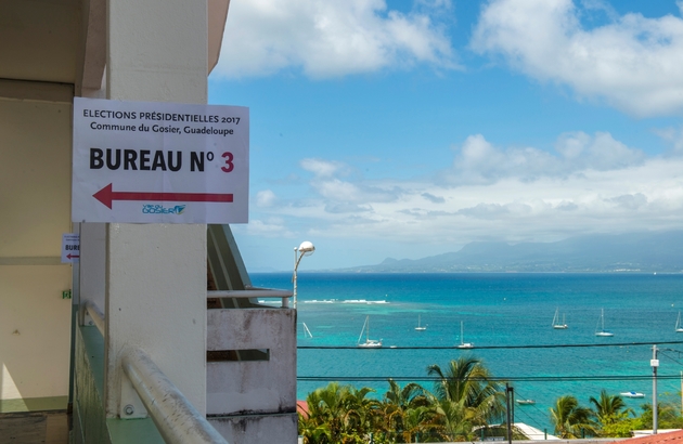 Un bureau de vote au Gosier, en Guadeloupe, le 6 mai 2017