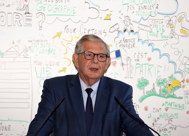 Le ministre français à la Cohésion des territoires Jacques Mezard présente la stratégie du gouvernement pour le logement lors d'une conférence de presse le 20 septembre 2017 à Paris.
