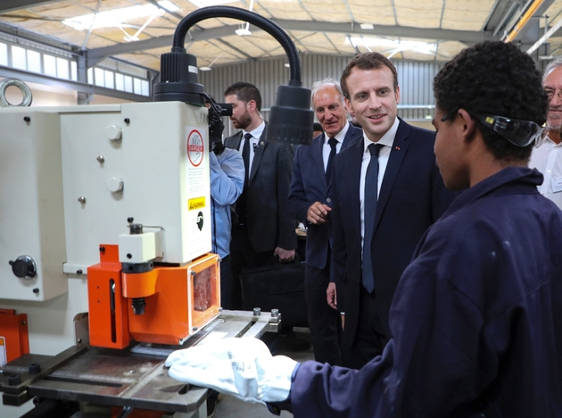 Le président Emmanuel Macron visite un lycée à Kone, le 4 mai 2018 en Nouvelle-Calédonie