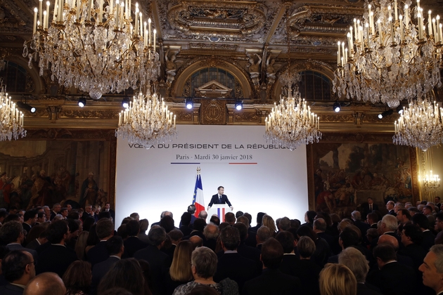 Le président Emmanuel Macron devant 800 personnes invitées à l’Élysée pour les vœux aux 