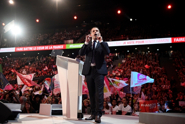 Le candidat du Parti socialiste à la présidentielle Benoît Hamon lors d'un meeting à l'AccorHotêl Arena à Paris le 19 mars 2017