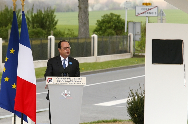 Le président Hollande prononce un discours à Cerny-en-Laonnois, dans l'Aisne, lors d'une cérémonie de commémoration du centenaire de la bataille du Chemin des Dames, le 16 avril 2017