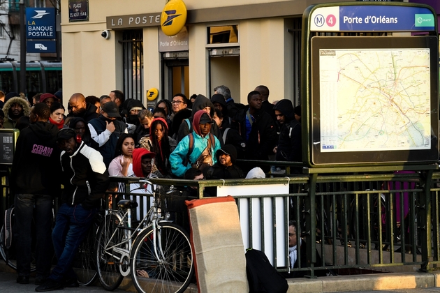 Avant l'ouverture de la station de métro Porte d'Orleans, à Paris le 20 décembre 2019