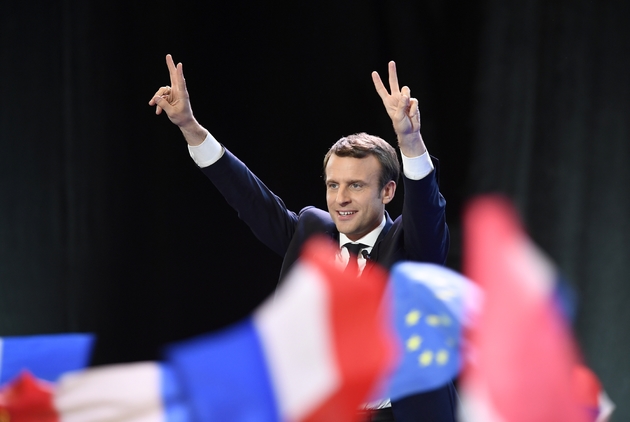 Emmanuel Macron fait un discours au Parc des Expositions à Paris, le 23 avril 2017, après s'être qualifié pour le second tour de l'élection présidentielle
