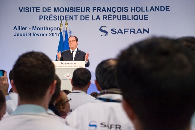 François Hollande à Domérat, chez Safran, fleuron français  de l'électronique et de la Défense, le 9 février 2017