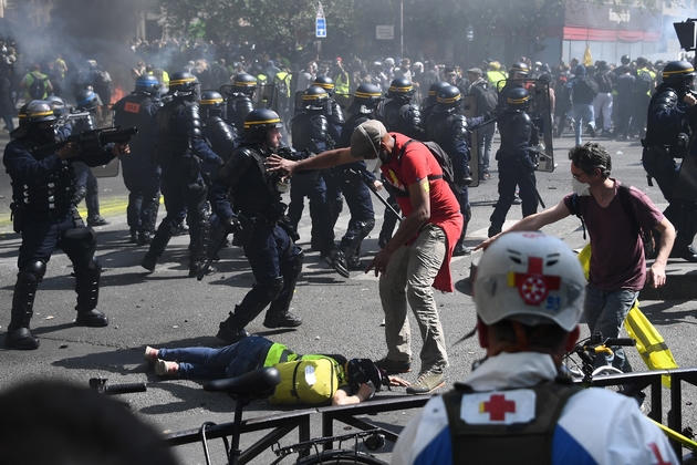 Affrontements entre manifestants et forces de l'ordre lors de l'acte 23 des manifestations des 