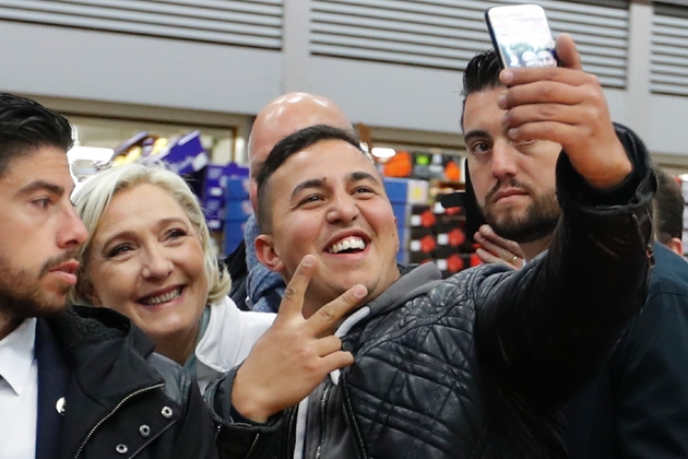 Marine Le Pen au marché de Rungis, près de Paris, le 25 avril 2017